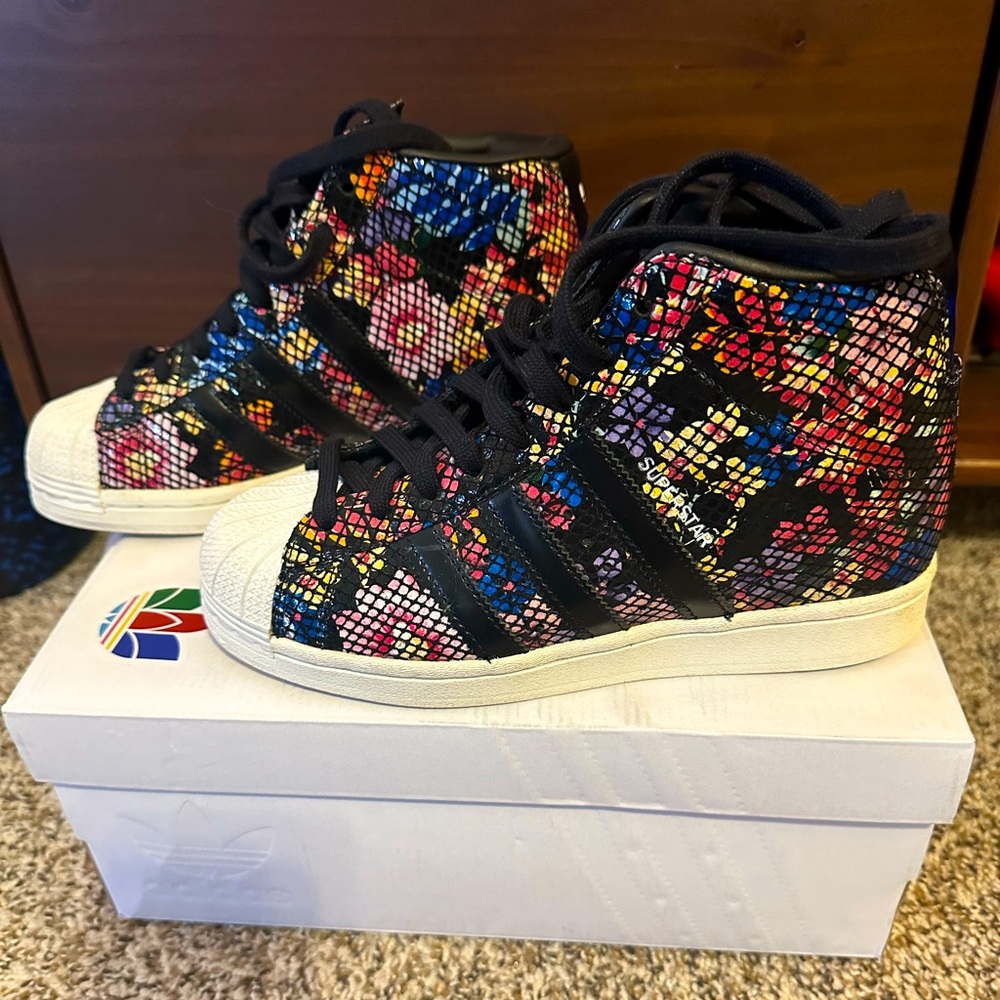 Women’s Adidas Superstar Up Wedge Size 6, Floral Twist